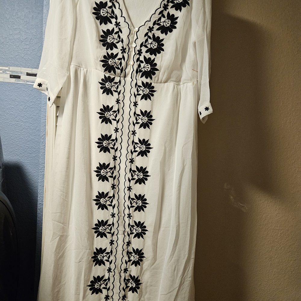 Chic Black and White Floral Maxi Dress